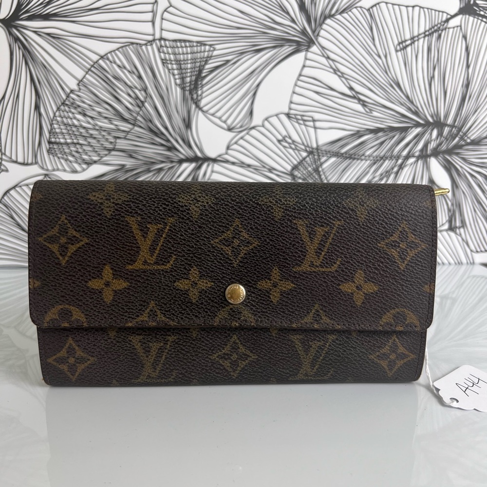 A44 LV monogram Sarah wallet